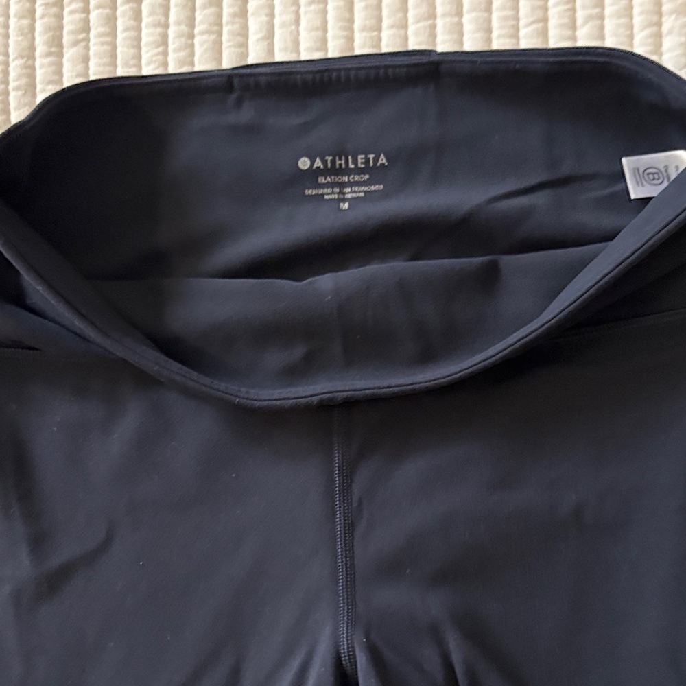 Athleta Navy crop capri yoga pants